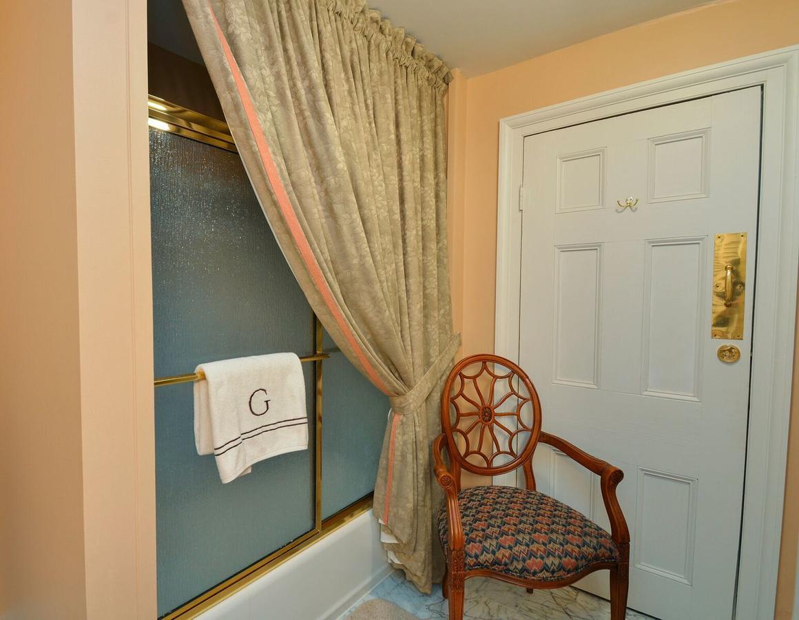 Deluxe Double Room,666800484:JPEG